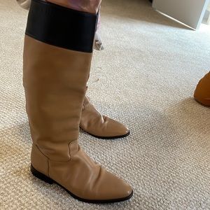 Gorg Chanel Boots fits size 39.5 but fit like 7